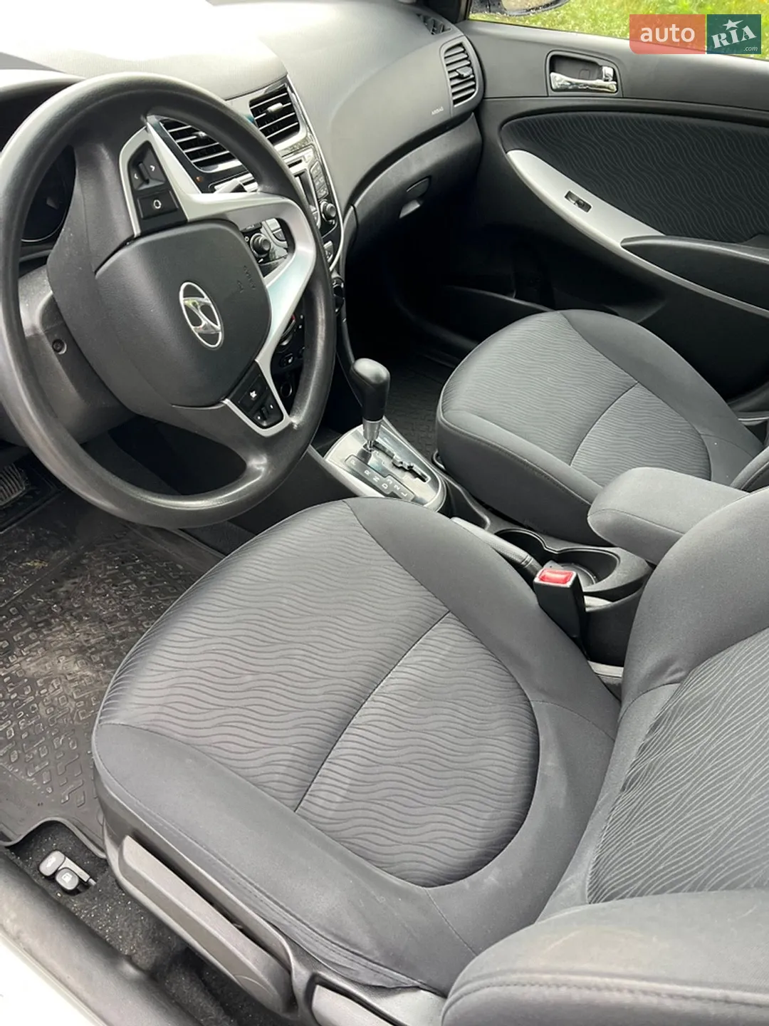 2011 Hyundai Accent - мініатюра 12