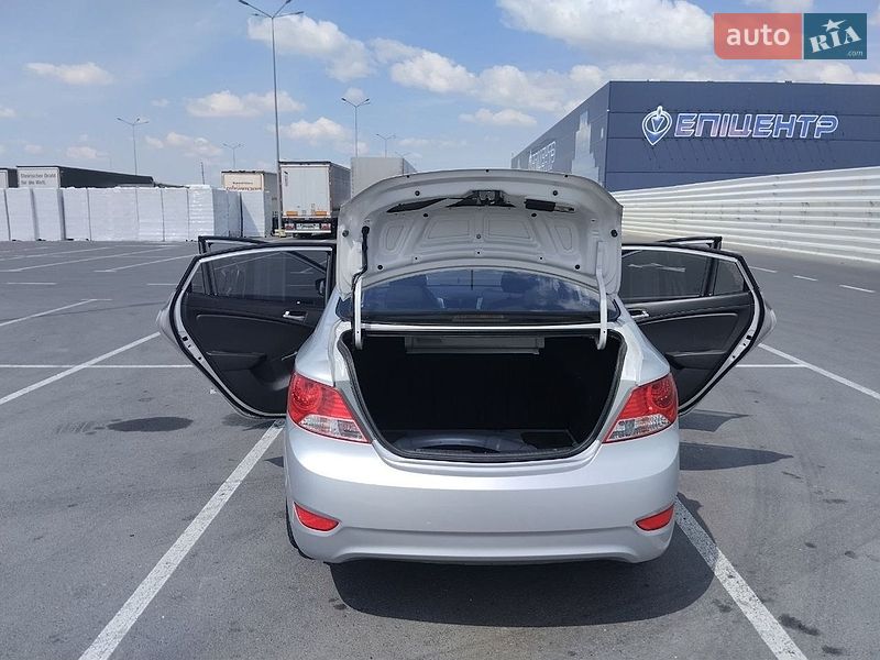 Седан Hyundai Accent 2011 в Львове