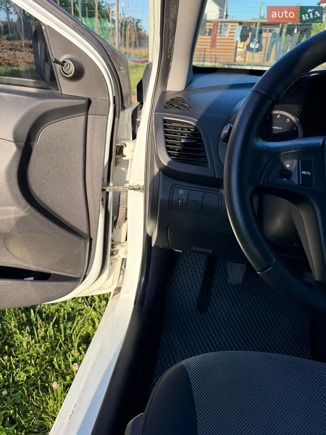 2013 Hyundai Accent - мініатюра 19