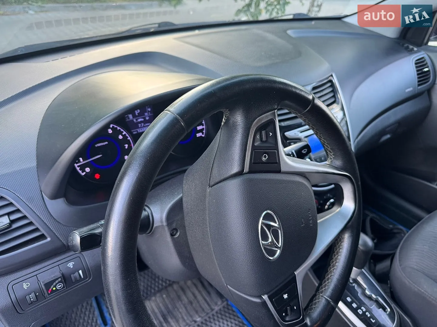 2012 Hyundai Accent - мініатюра 16
