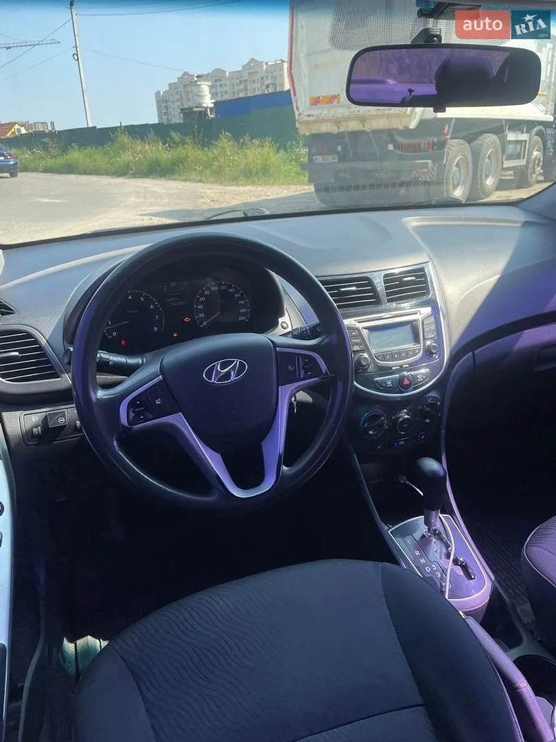 2011 Hyundai Accent - мініатюра 9