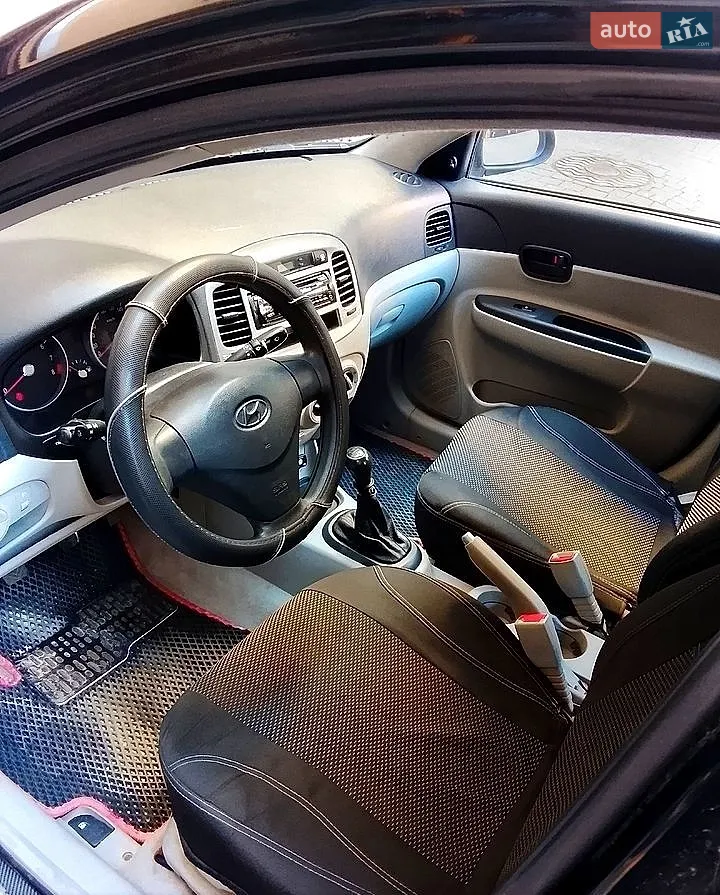 2010 Hyundai Accent - мініатюра 6
