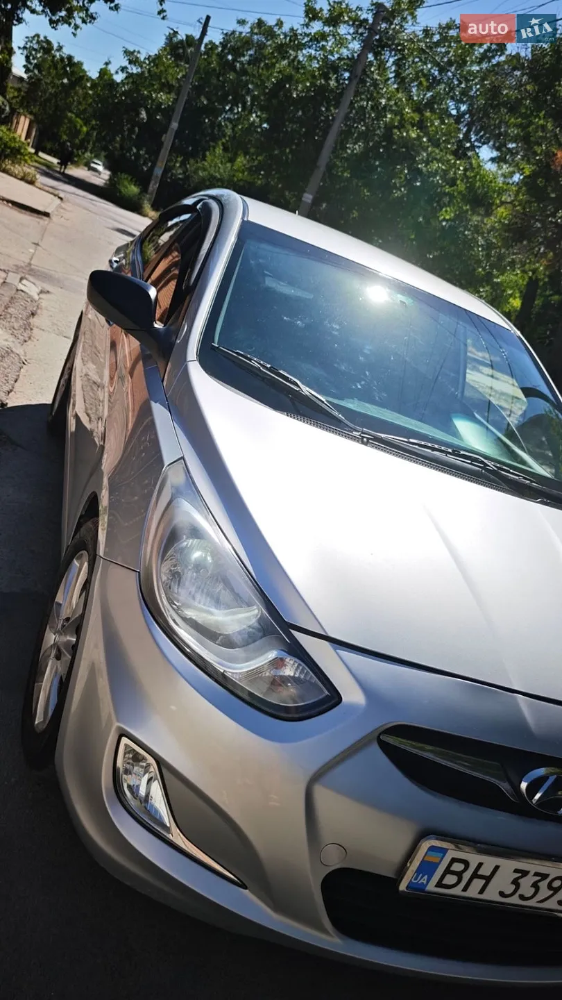 2011 Hyundai Accent - мініатюра 3