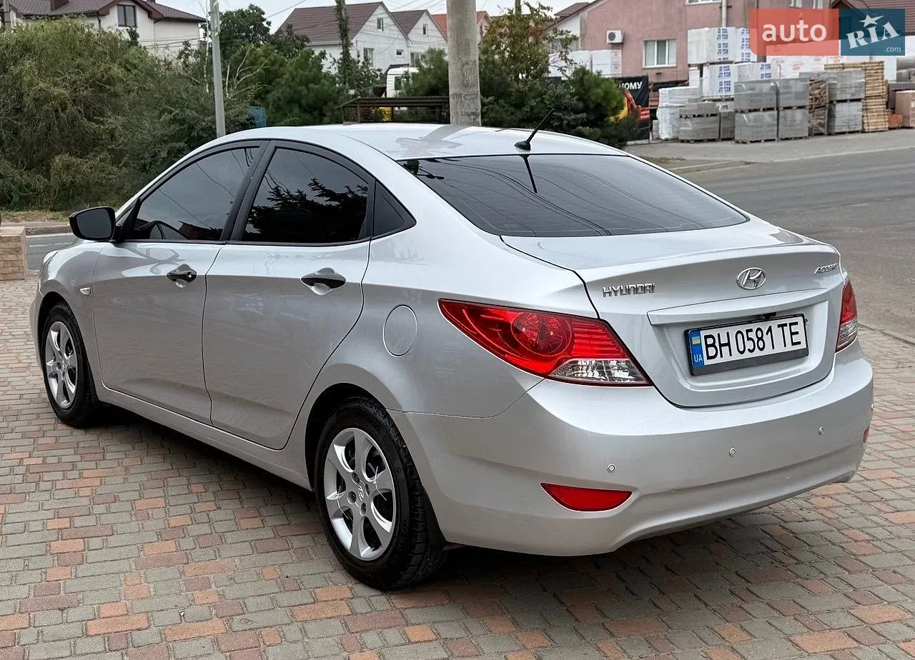 2011 Hyundai Accent - мініатюра 3
