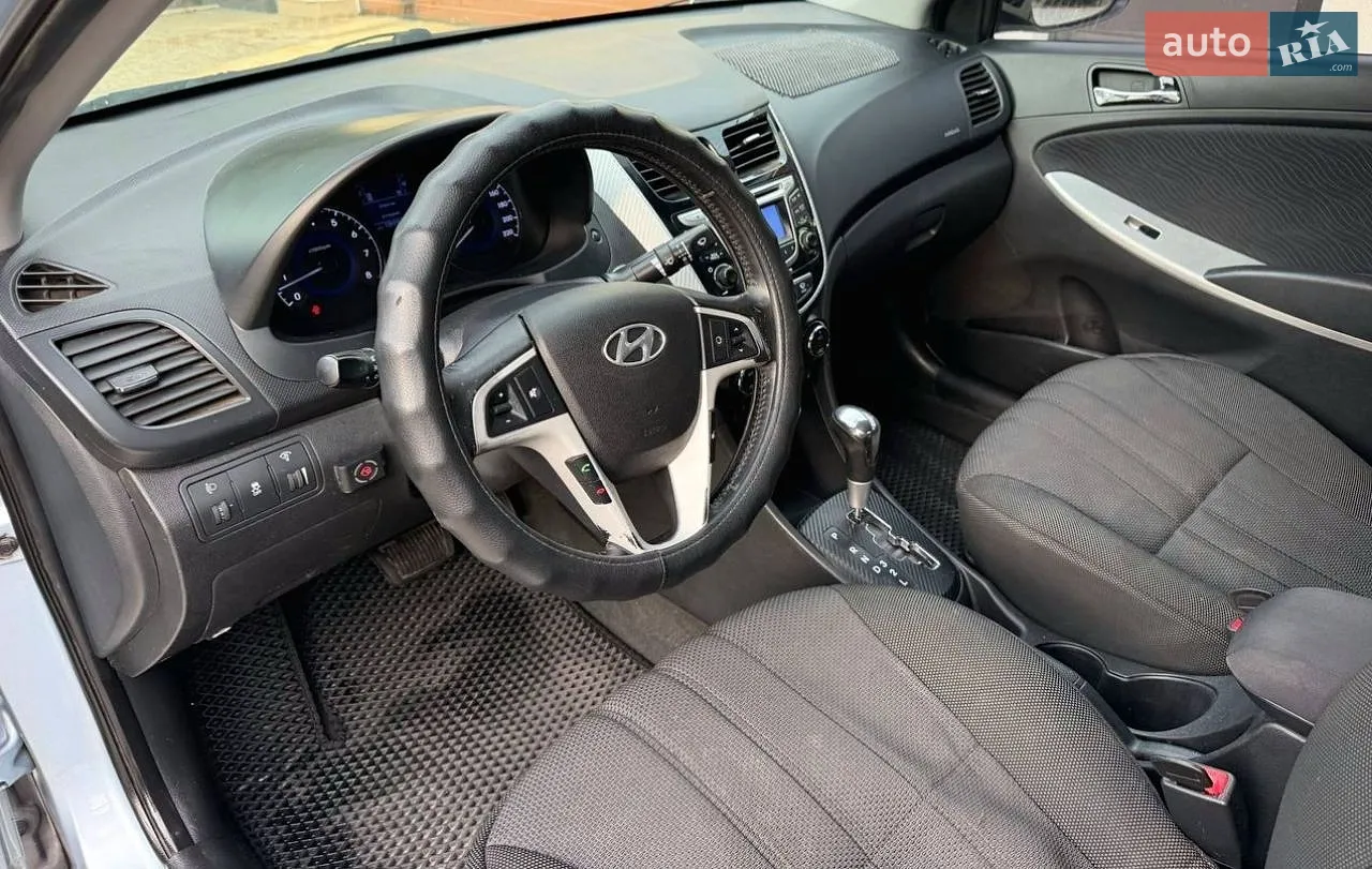2011 Hyundai Accent - мініатюра 9