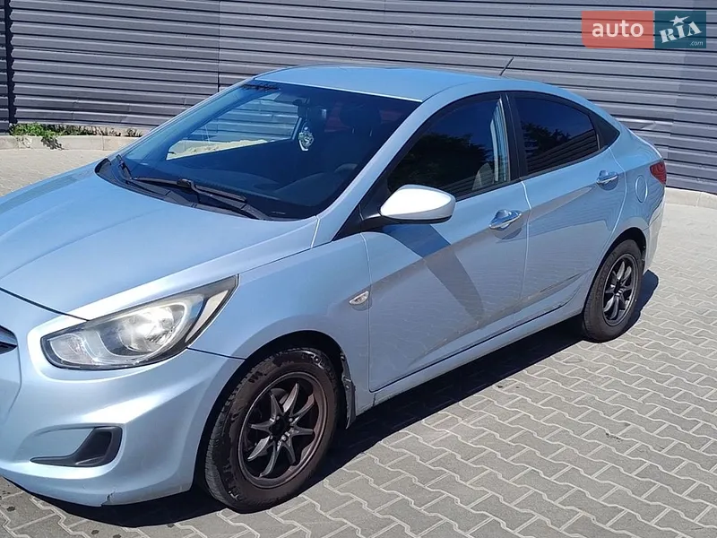 Hyundai Accent 2012