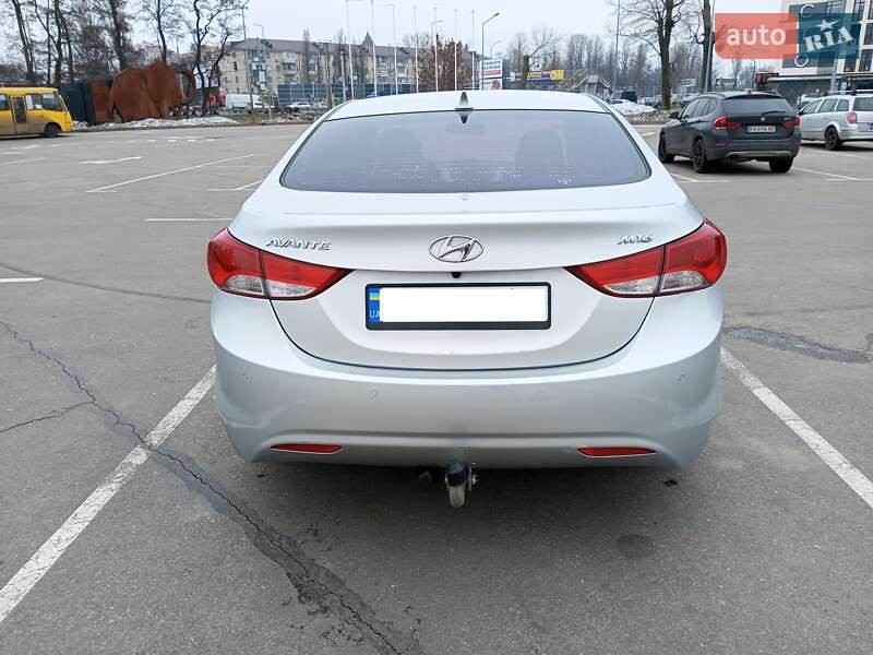 Седан Hyundai Avante 2011 в Києві