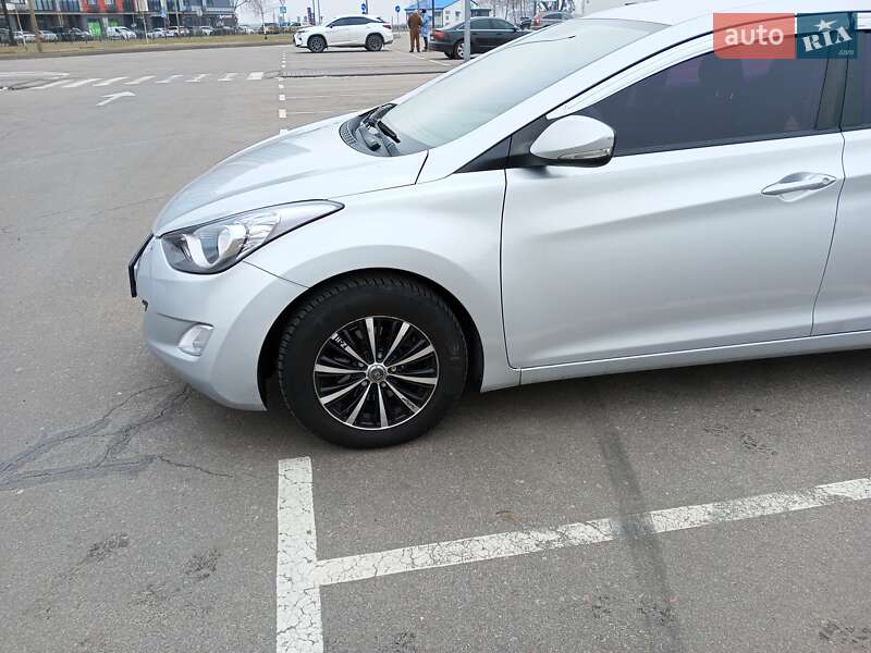 Седан Hyundai Avante 2011 в Києві