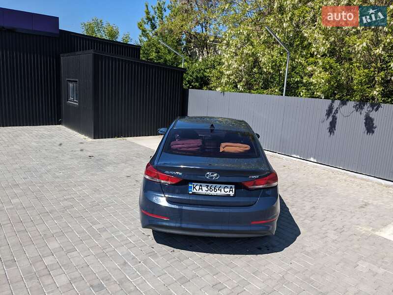 Седан Hyundai Avante 2016 в Киеве
