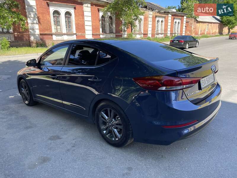 Седан Hyundai Avante 2016 в Кропивницком