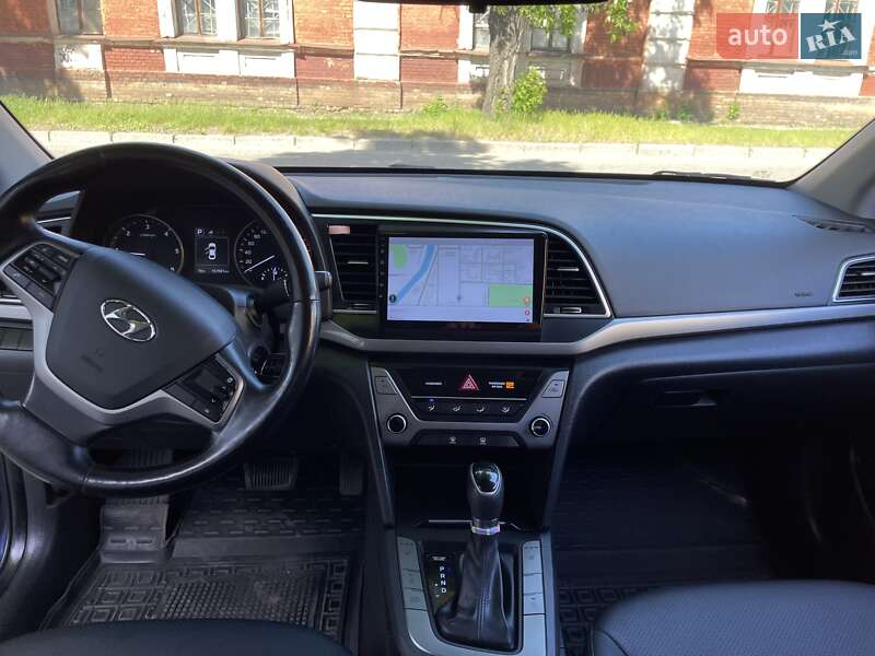 Седан Hyundai Avante 2016 в Кропивницком