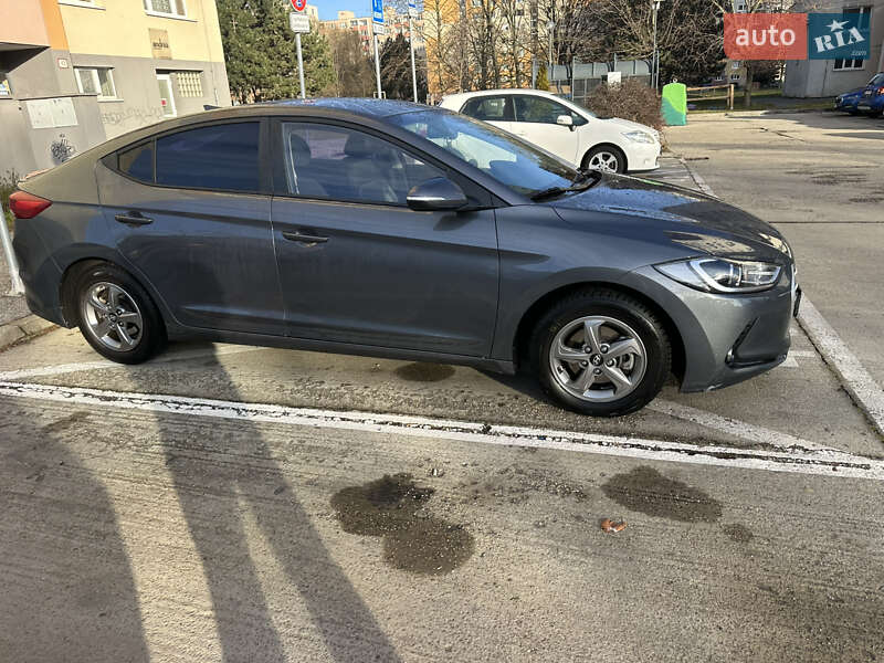 Седан Hyundai Avante 2016 в Ужгороді
