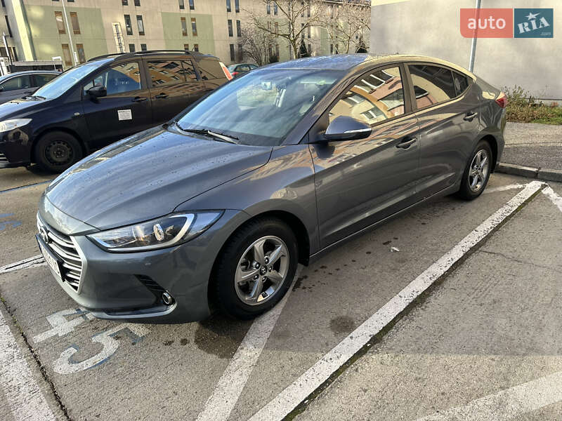 Седан Hyundai Avante 2016 в Ужгороді