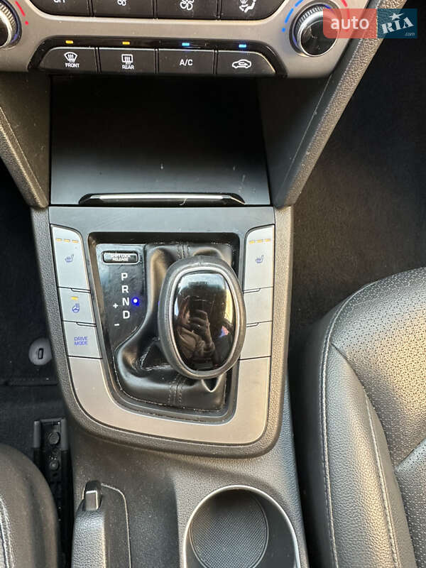 Седан Hyundai Avante 2016 в Ужгороді