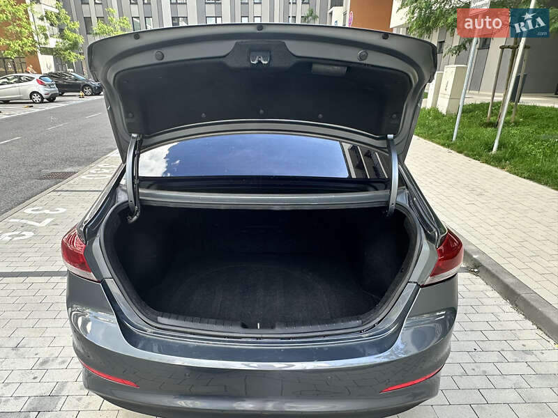 Седан Hyundai Avante 2016 в Ужгороді