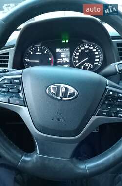 Седан Hyundai Avante 2015 в 