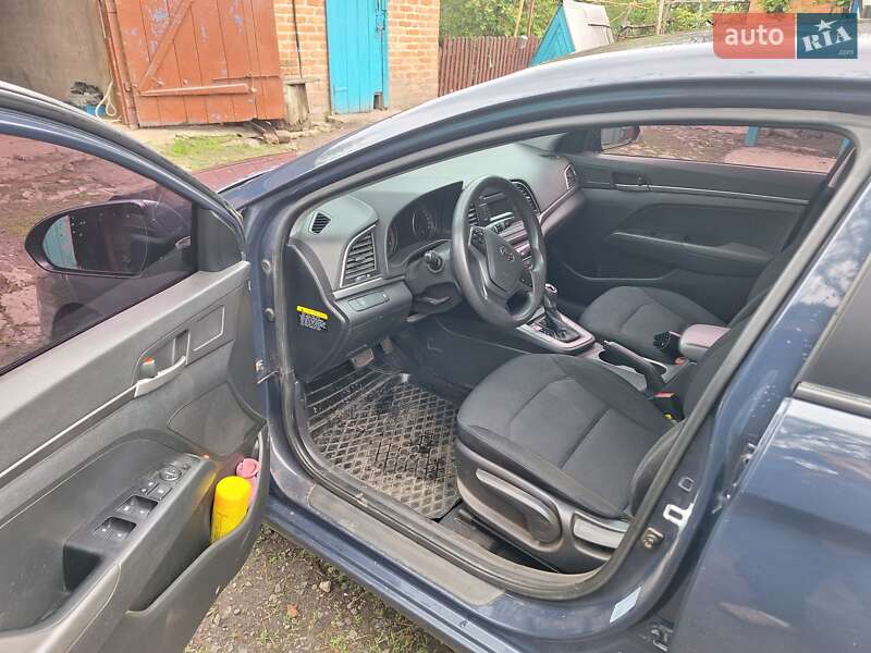 Седан Hyundai Avante 2016 в Зіньківі