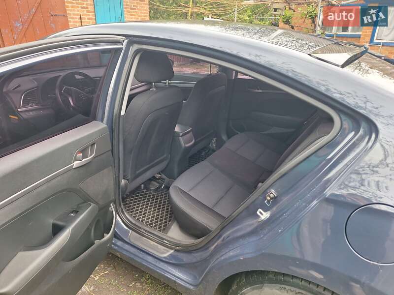 Седан Hyundai Avante 2016 в Зіньківі