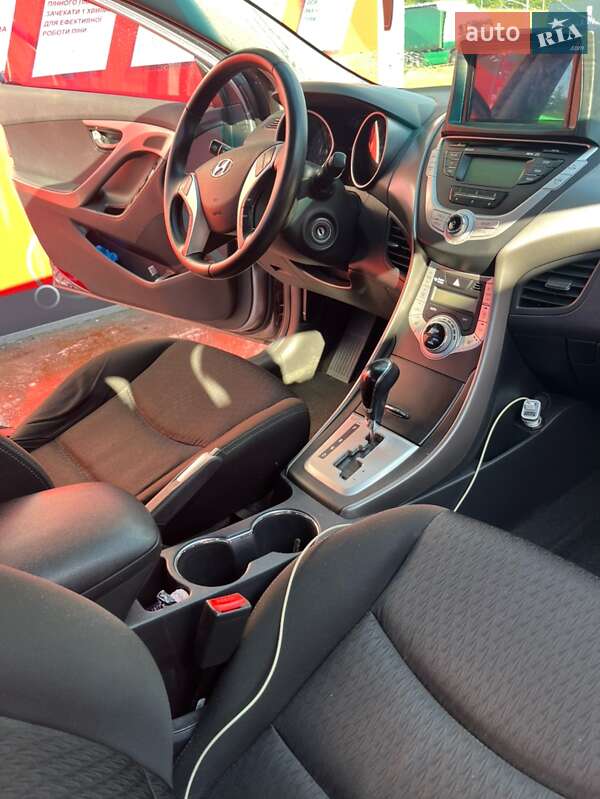 Седан Hyundai Avante 2012 в Киеве
