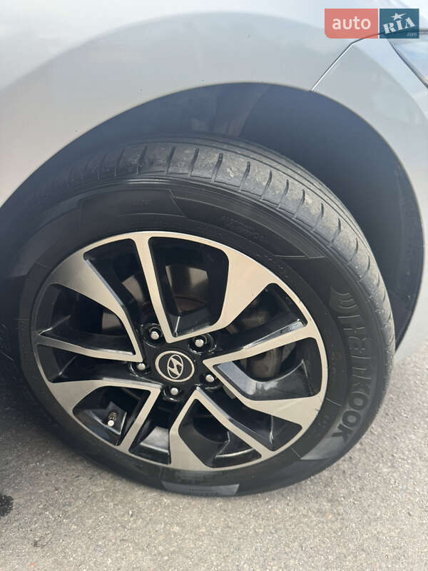 Седан Hyundai Avante 2016 в Кременчуге