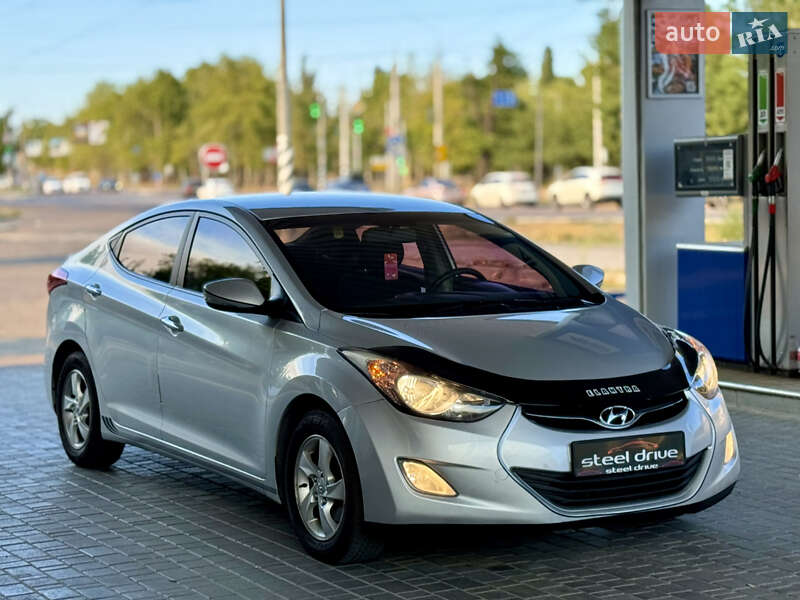 Hyundai Avante 2012