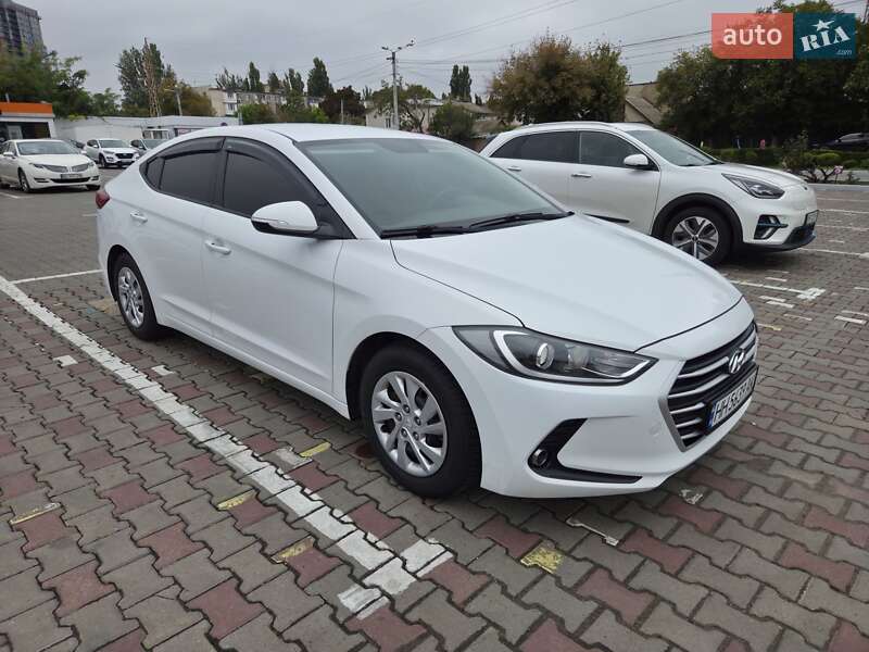 Седан Hyundai Avante 2016 в Одессе