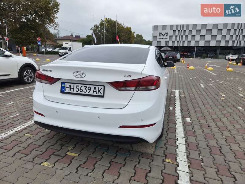 Седан Hyundai Avante 2016 в Одессе