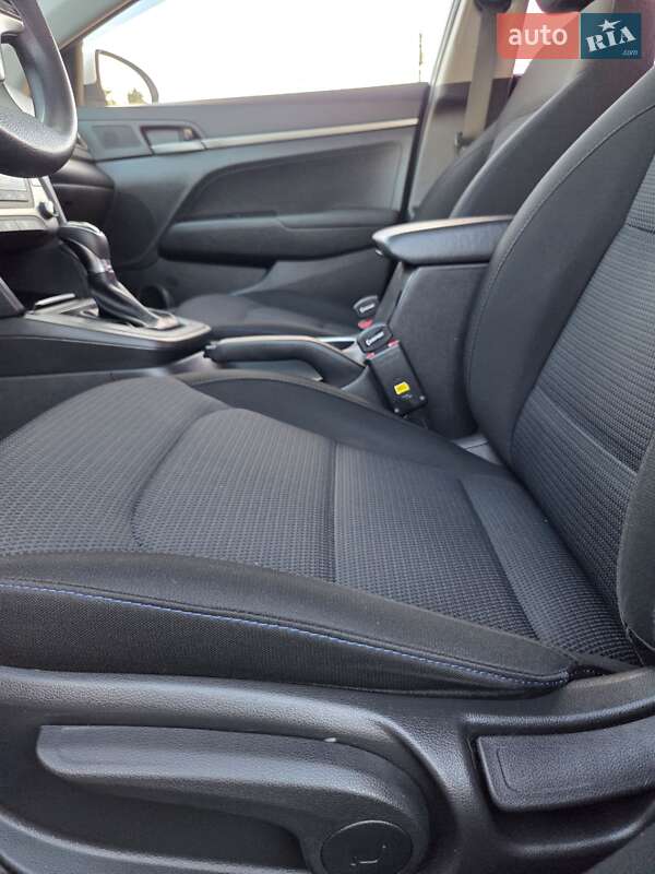 Седан Hyundai Avante 2016 в Одессе