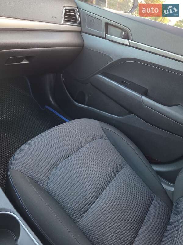 Седан Hyundai Avante 2016 в Одессе