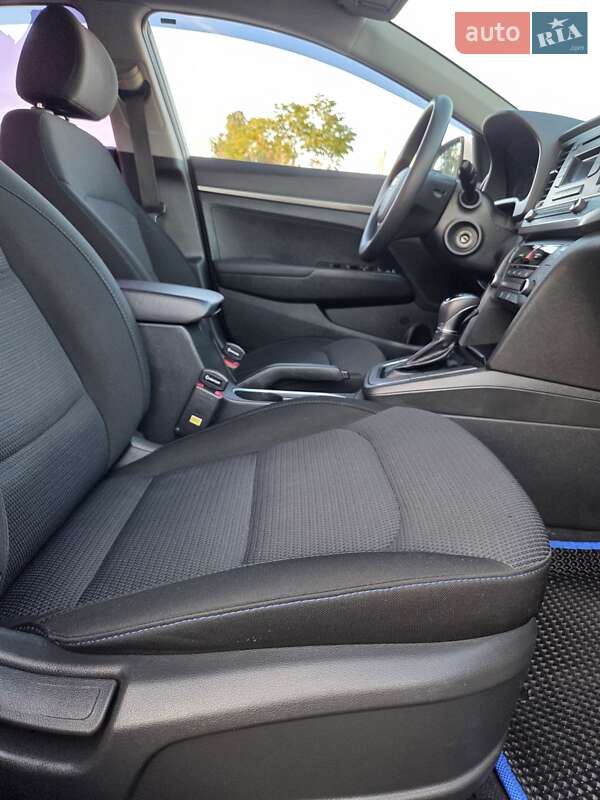 Седан Hyundai Avante 2016 в Одессе