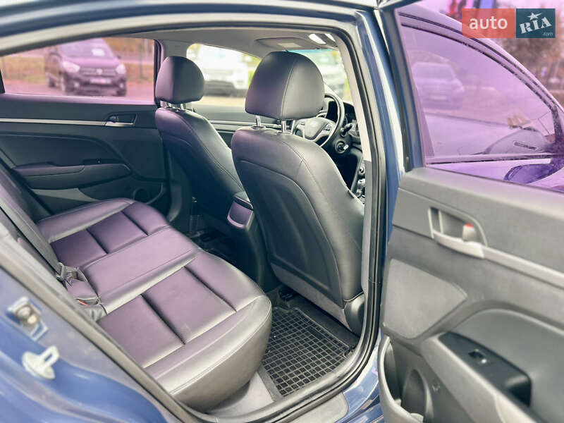 Седан Hyundai Avante 2015 в Києві