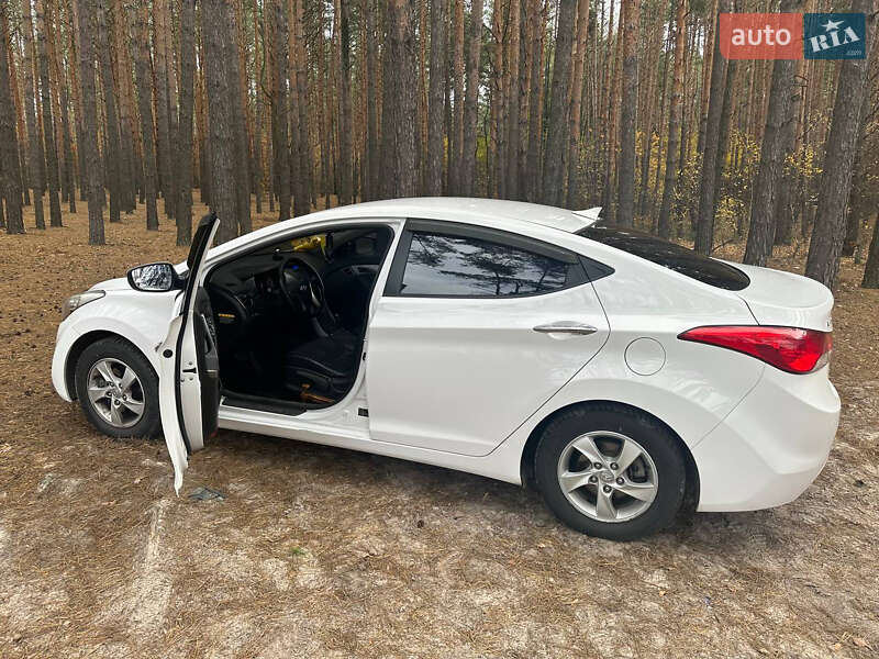 Седан Hyundai Avante 2013 в Киеве