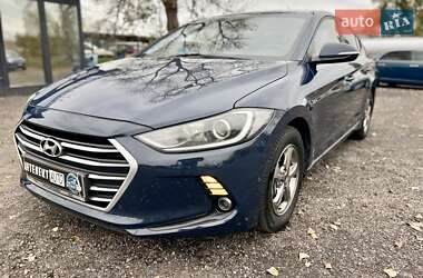 Седан Hyundai Avante 2015 в Каменке