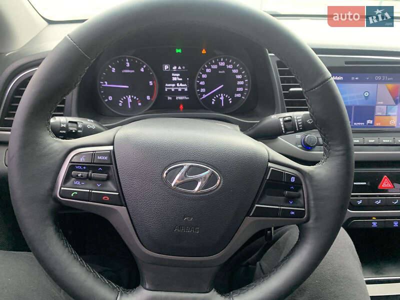 Седан Hyundai Avante 2017 в Киеве