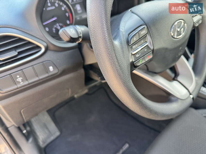 Хэтчбек Hyundai Elantra GT 2017 в Киеве
