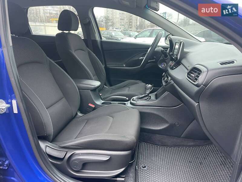 Хэтчбек Hyundai Elantra GT 2019 в Киеве