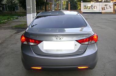 Седан Hyundai Elantra 2013 в Сумах