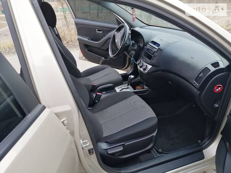 Седан Hyundai Elantra 2010 в Києві