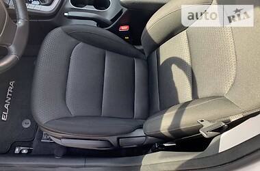 Седан Hyundai Elantra 2016 в 