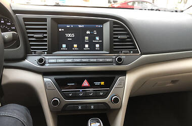 Седан Hyundai Elantra 2016 в 