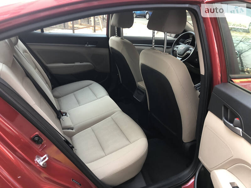 Седан Hyundai Elantra 2016 в Киеве