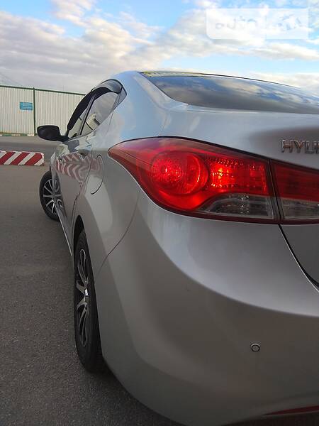 Седан Hyundai Elantra 2011 в Херсоні