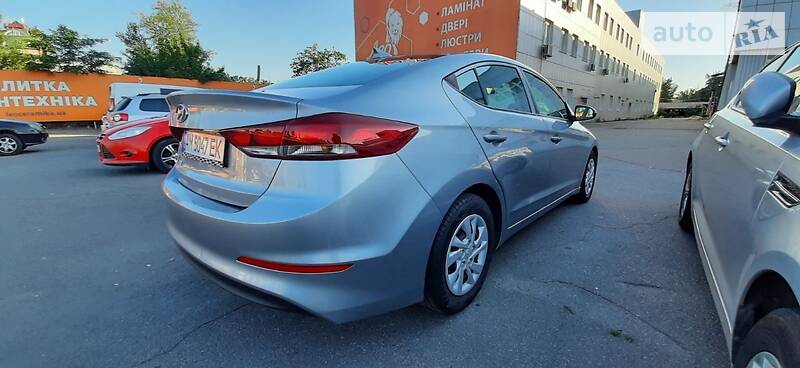 Седан Hyundai Elantra 2017 в Києві