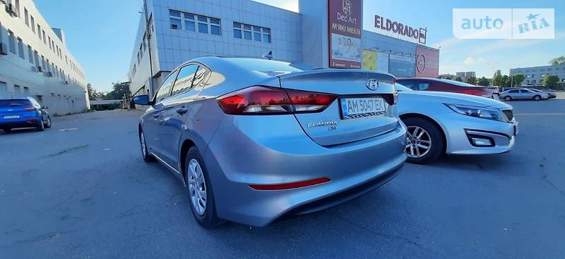 Седан Hyundai Elantra 2017 в Києві