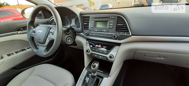 Седан Hyundai Elantra 2017 в Киеве