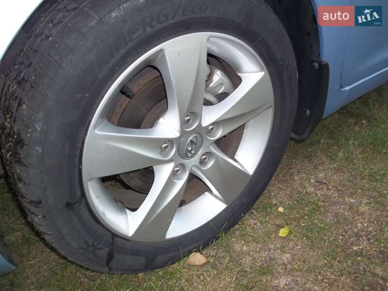Седан Hyundai Elantra 2012 в Чернигове