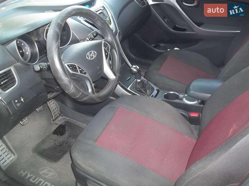 Седан Hyundai Elantra 2012 в Чернигове