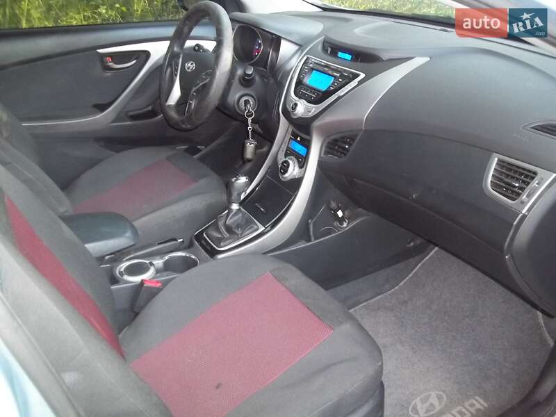 Седан Hyundai Elantra 2012 в Чернигове