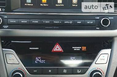 Седан Hyundai Elantra 2016 в Маріуполі