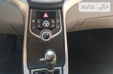 Седан Hyundai Elantra 2014 в 